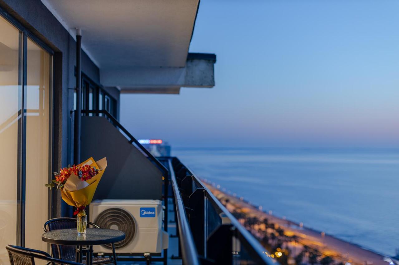 The Spot Apartments - Orbi Beach Tower バトゥーミ エクステリア 写真