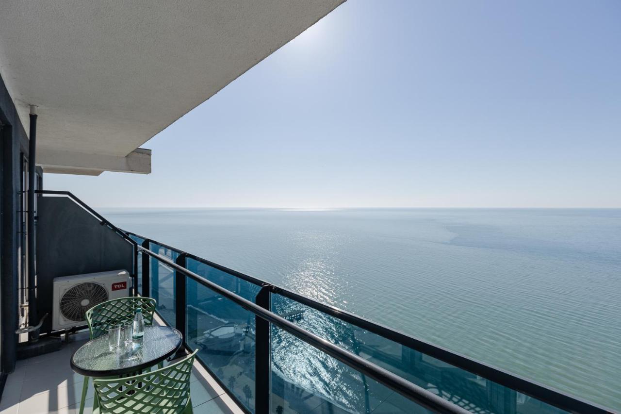 The Spot Apartments - Orbi Beach Tower バトゥーミ エクステリア 写真
