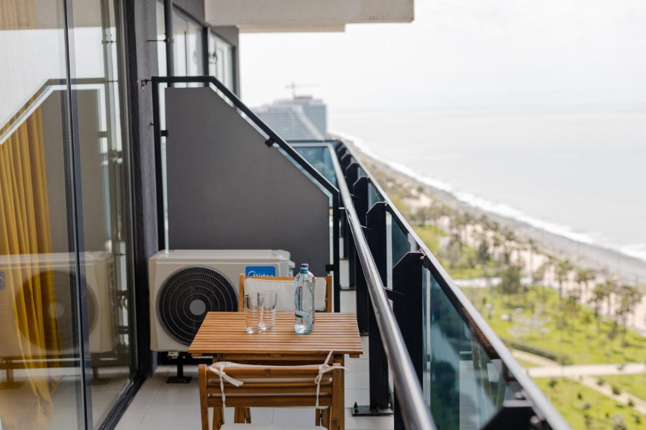 The Spot Apartments - Orbi Beach Tower バトゥーミ エクステリア 写真