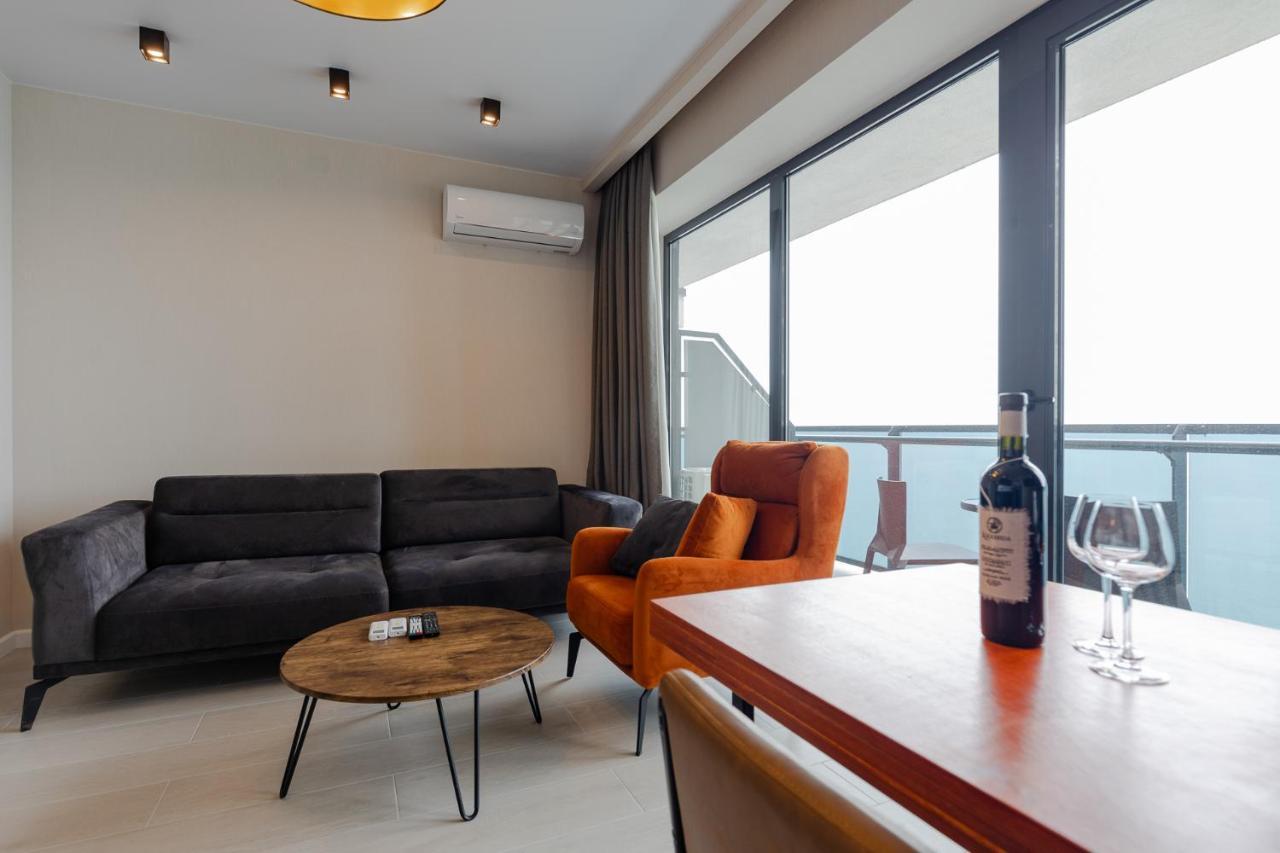 The Spot Apartments - Orbi Beach Tower バトゥーミ エクステリア 写真
