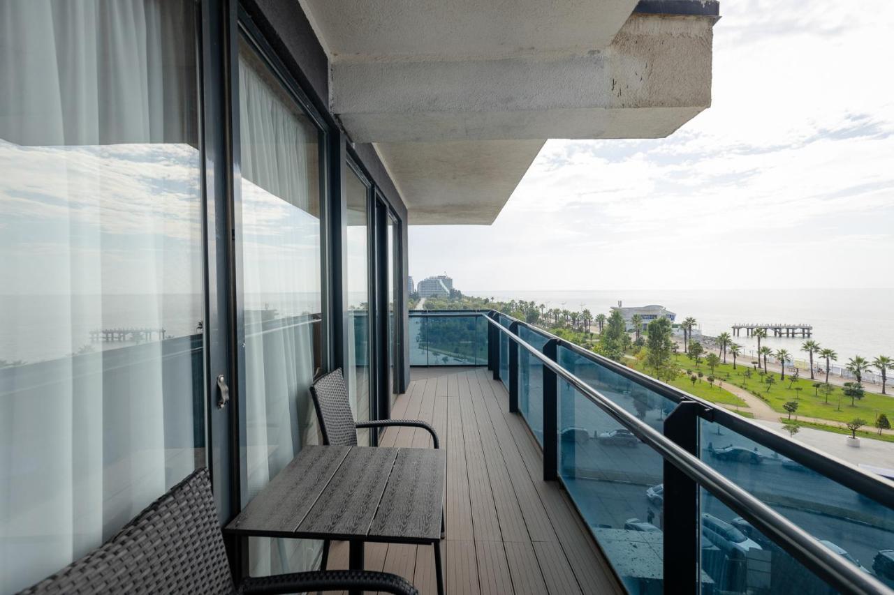 The Spot Apartments - Orbi Beach Tower バトゥーミ エクステリア 写真