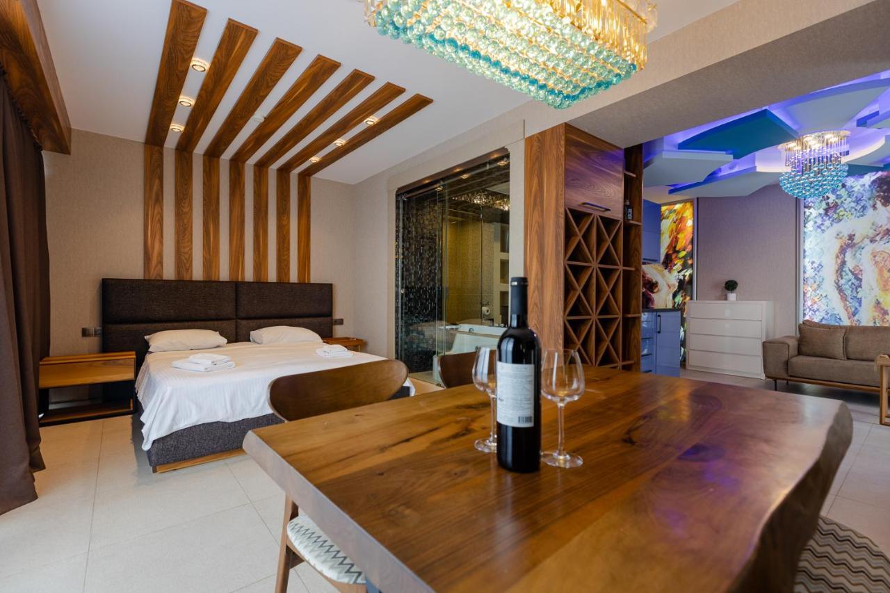 The Spot Apartments - Orbi Beach Tower バトゥーミ エクステリア 写真