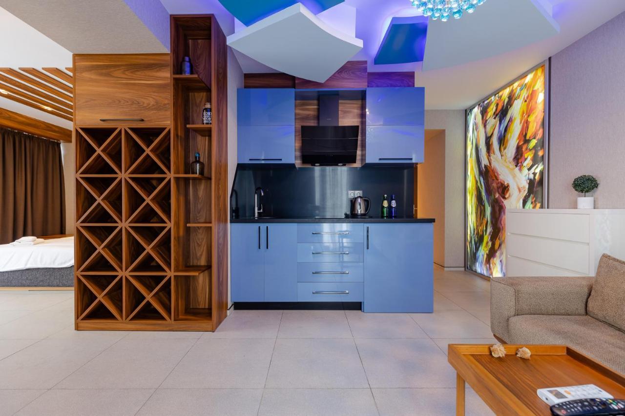 The Spot Apartments - Orbi Beach Tower バトゥーミ エクステリア 写真