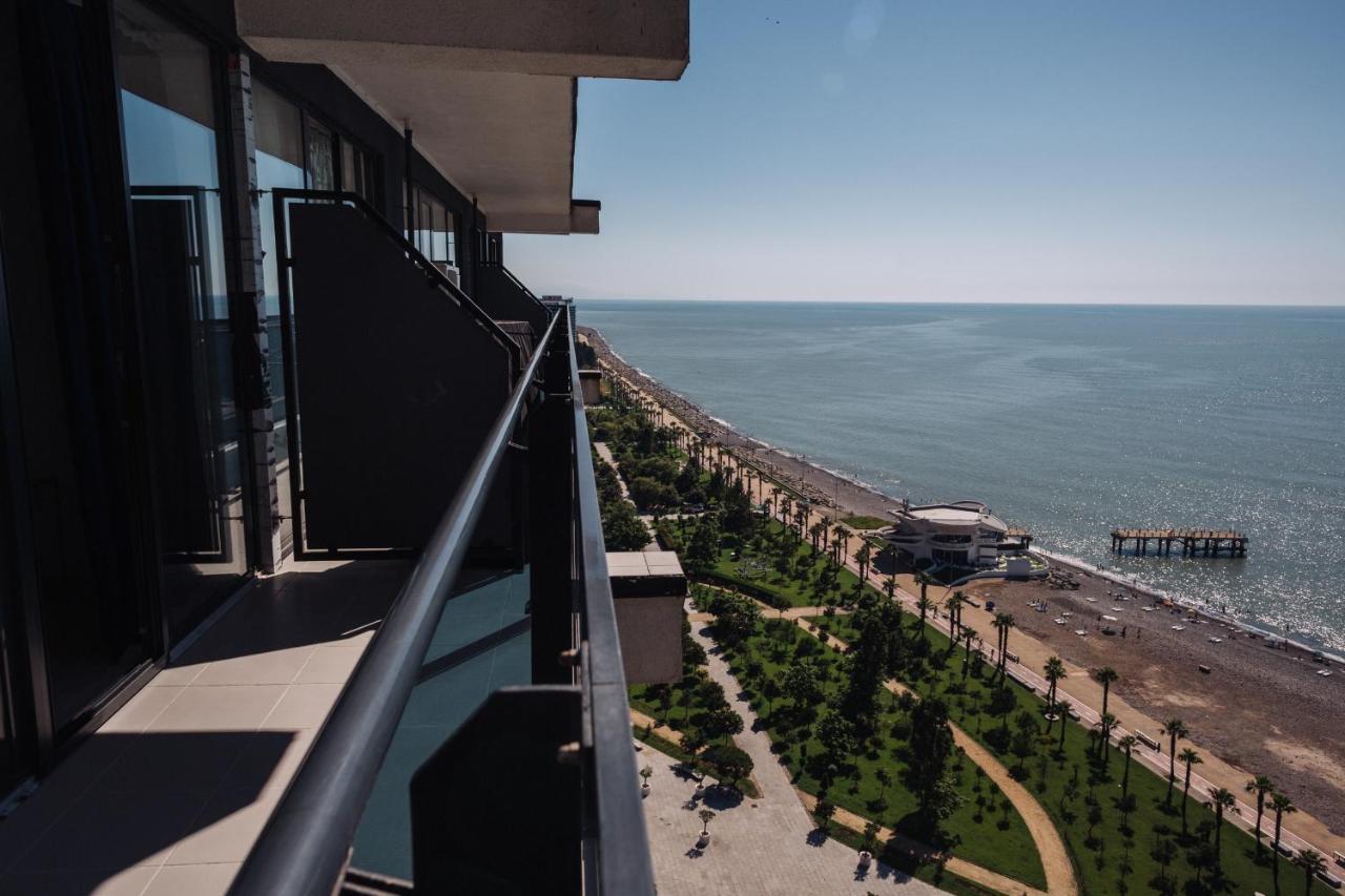 The Spot Apartments - Orbi Beach Tower バトゥーミ エクステリア 写真