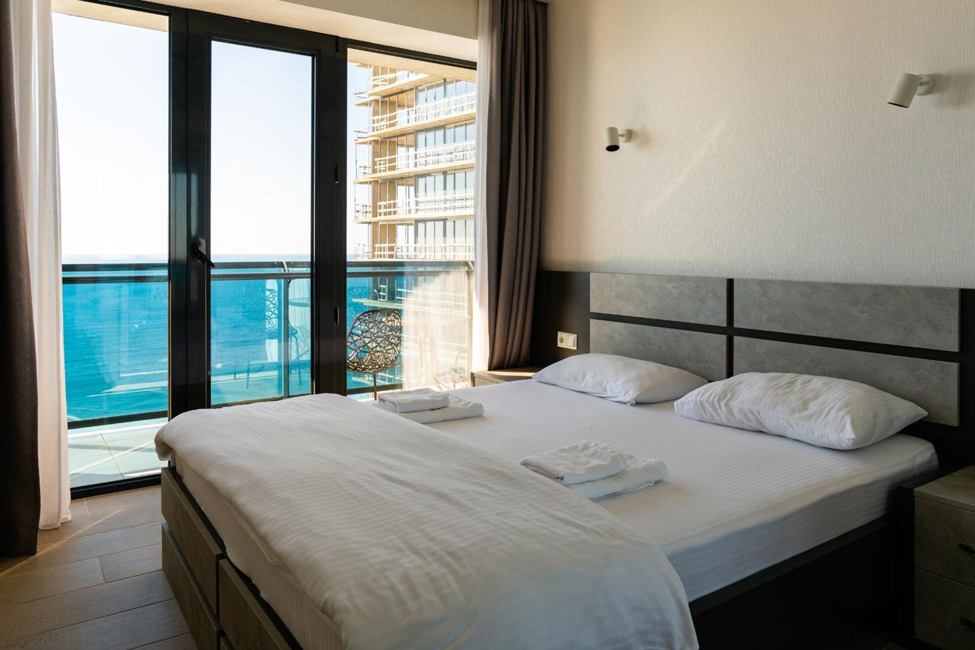 The Spot Apartments - Orbi Beach Tower バトゥーミ エクステリア 写真