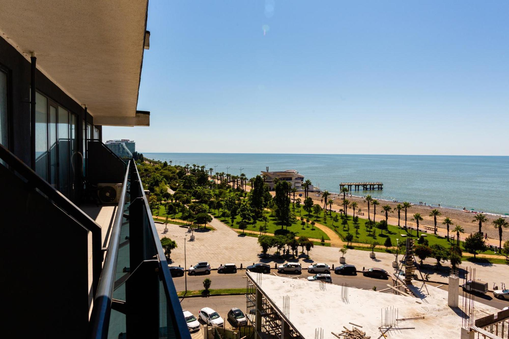 The Spot Apartments - Orbi Beach Tower バトゥーミ エクステリア 写真