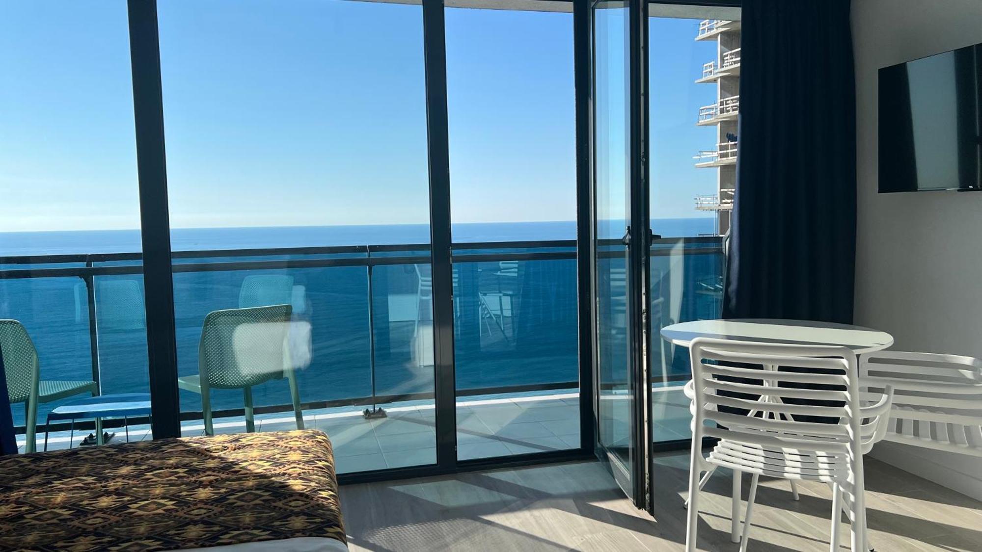 The Spot Apartments - Orbi Beach Tower バトゥーミ エクステリア 写真